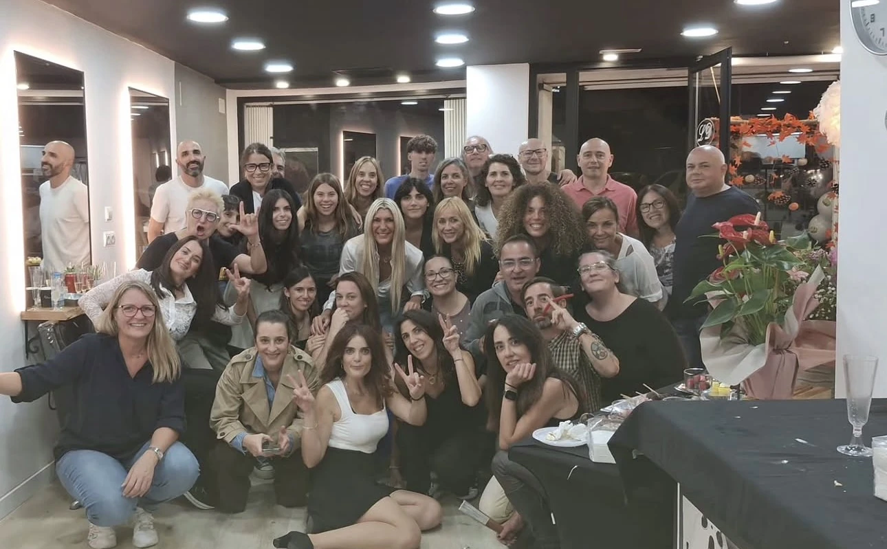 Celebración del 30 aniversario de Perruqueria Lydia con todo el equipo